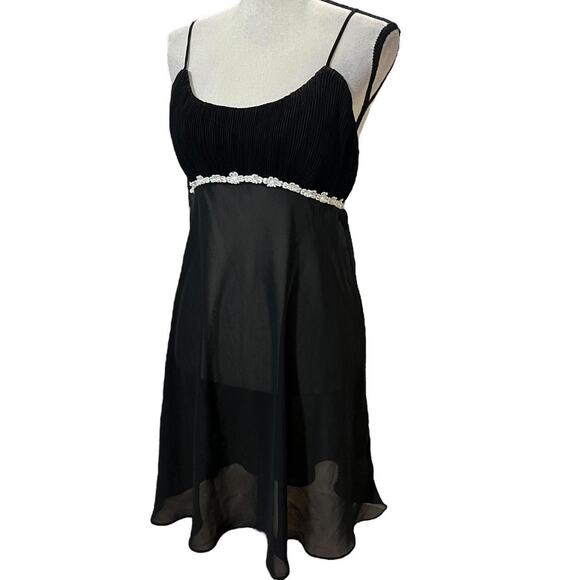 Secret Treasures Black & Ivory Floral Embroidered Beaded Milkmaid Chemise Dress - Picture 3 of 6